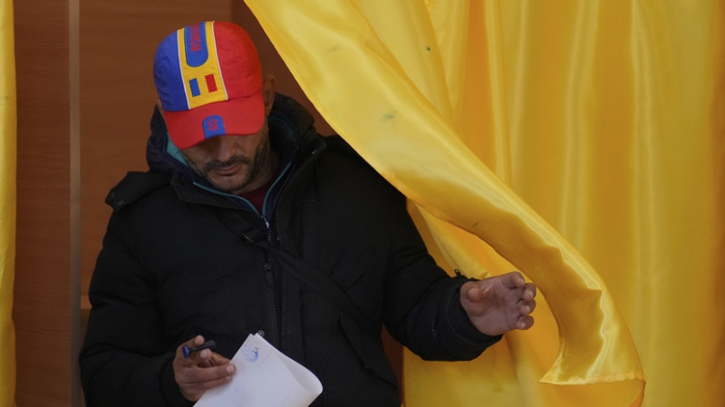 В Румынии проходит второй тур повторных президентских выборов