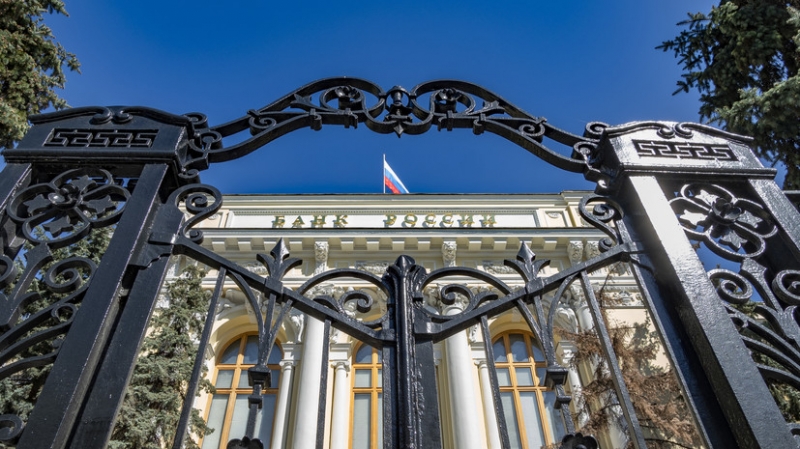 Валютная детоксикация: Центробанк примет меры для сокращения банковских операций в долларах и евро