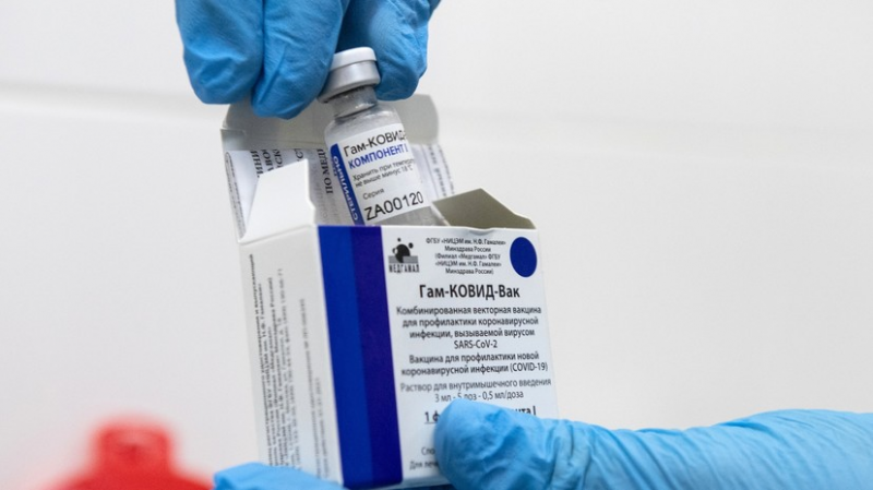 Военные атташе из 50 стран привились «Спутником V» в России