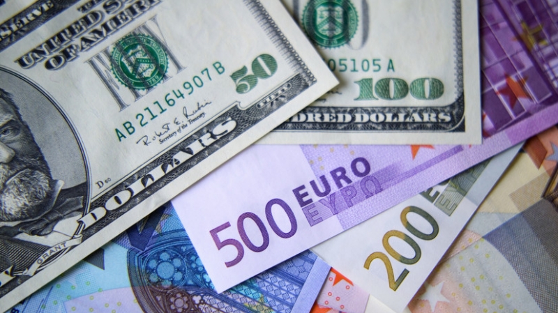 Вопрос покупки: как смягчение ограничений ЦБ сказалось на продаже наличной валюты в России