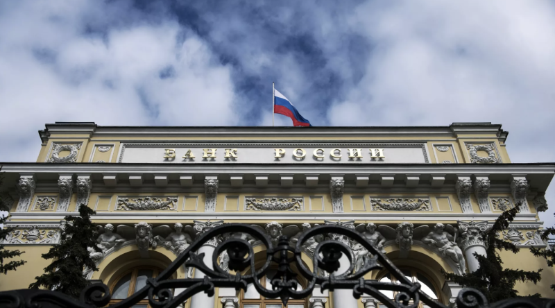 Впервые с начала XXI века: за счёт чего доля золота в резервах России перевалила за треть