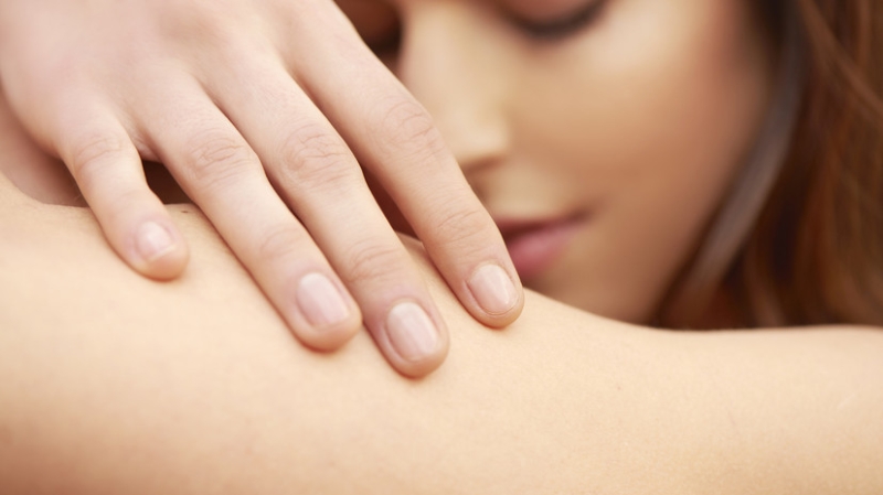 Врач Филёва: сок борщевика делает кожу уязвимой для ультрафиолета