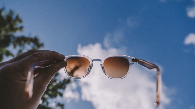 Врач Куренков дал рекомендации по приобретению солнцезащитных очков