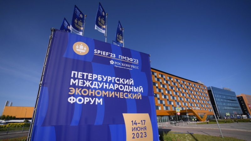 &laquo;Все хотят участвовать в успехе России&raquo;: на ПМЭФ-2023 обсудили структурную трансформацию экономики и дедолларизацию