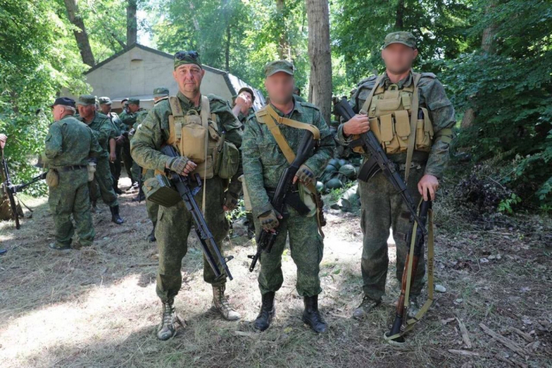 &laquo;Все с гранатами ходили &mdash; в плен бы не сдались&raquo;: вернувшиеся из зоны СВО добровольцы &mdash; о жизни, дружбе и чувстве долга