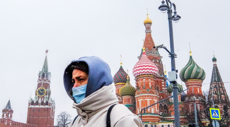 &laquo;Все три эффективны&raquo;: Песков надеется на рост темпов вакцинации после прививки Путина одним из российских препаратов