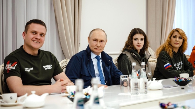 Встреча с Хинштейном, волонтёрами и посещение АЭС: как прошла поездка Путина в Курскую область