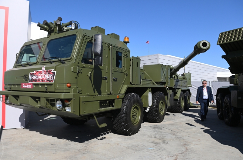 &laquo;Выдержала попадание из HIMARS&raquo;: как новейшая российская колёсная гаубица 2С43 &laquo;Мальва&raquo; применяется в ходе СВО