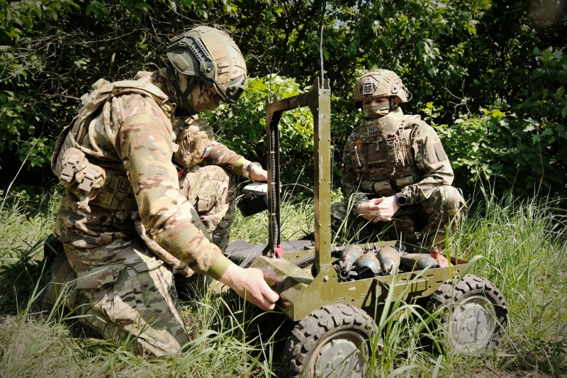 Взрывная &laquo;Лягушка&raquo; и боевой &laquo;Импульс-М&raquo;: разработчики рассказали о новых российских наземных дронах