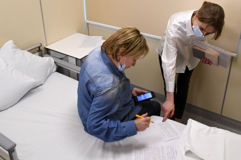 Занимаются не пациентами, а бумагами: почему российские врачи тратят половину рабочего времени на бюрократию