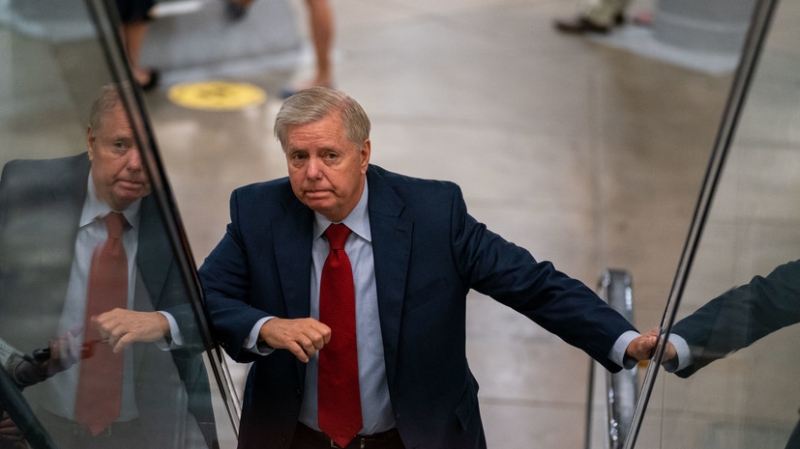 &laquo;Записать короткий ролик&raquo;: Захарова предложила сенатору США Грэму объяснить свои слова о гибели россиян