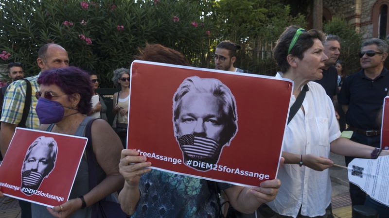 Защита Ассанжа вновь обжаловала решение о его экстрадиции из Британии в США