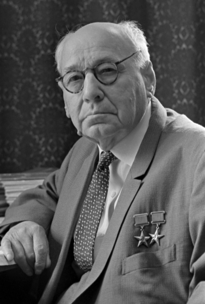 Золотая медаль «Серп и Молот»: год учреждения, награждённые